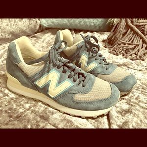 Sweet New Balance tennis shoes